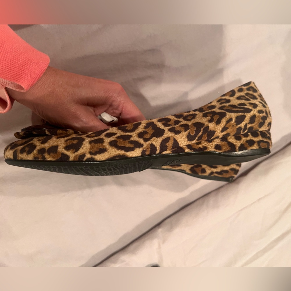 Stuart Weitzman animal print flat slight heel size 7 - Picture 4 of 7